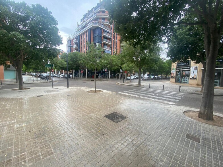Retail in València, Valencia for sale - Building Photo - Image 1 of 17