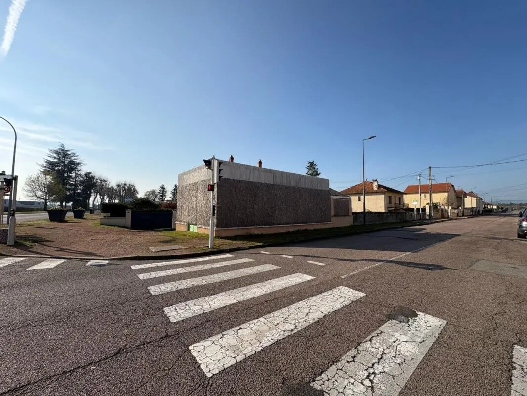 Retail in Le Coteau for sale Building Photo- Image 1 of 3