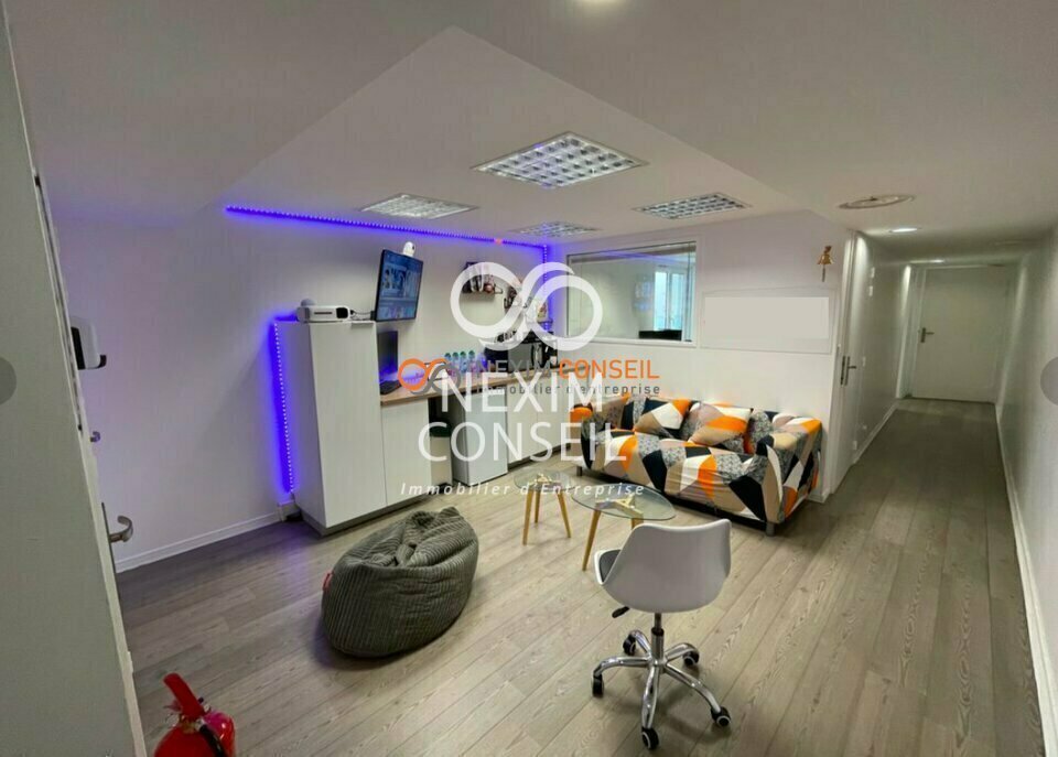 Office in Saint-Ouen-sur-Seine for sale Interior Photo- Image 1 of 8