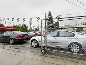 909-915 Twelfth St, New Westminster, BC for sale Primary Photo- Image 1 of 18