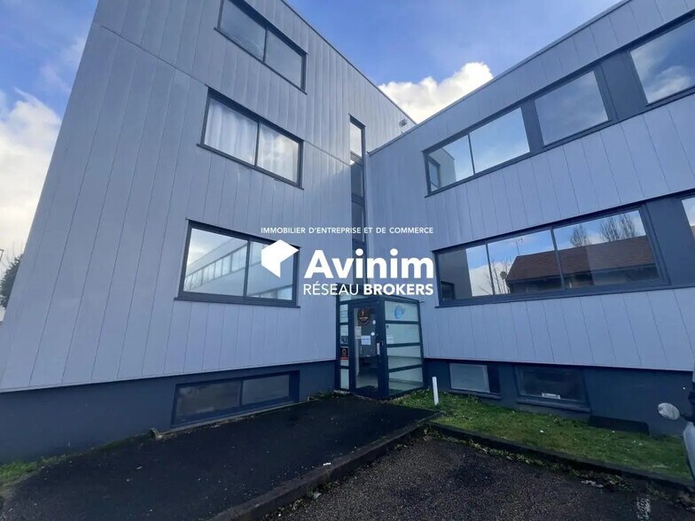 Office in Les Ulis to rent - Building Photo - Image 3 of 7