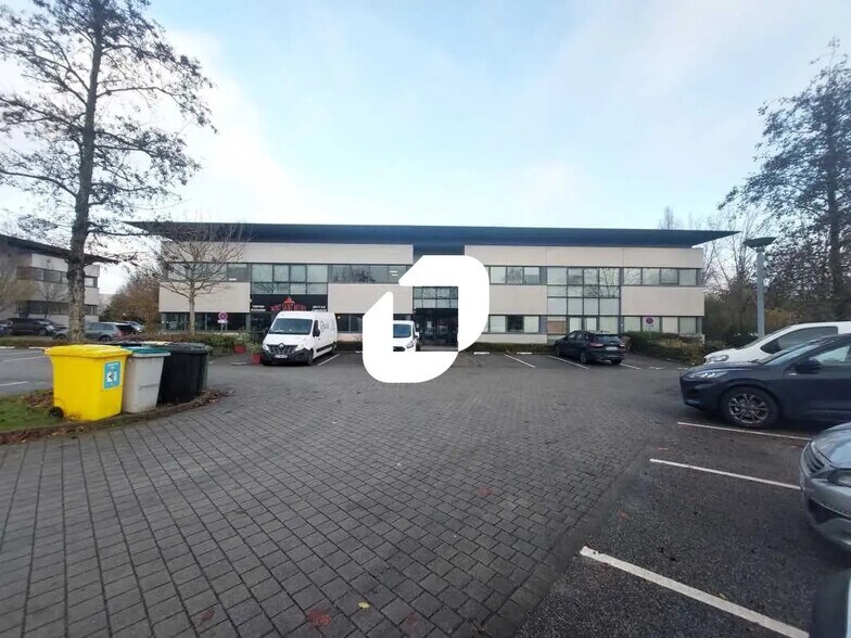 10 Rue Blaise Pascal, Élancourt to rent - Primary Photo - Image 2 of 8