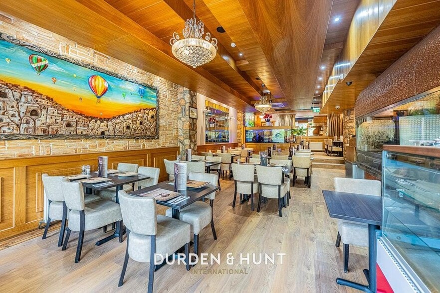 27 High St, London for sale - Interior Photo - Image 2 of 20