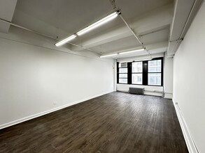 325 W 38th St, New York, NY for rent Building Photo- Image 2 of 6