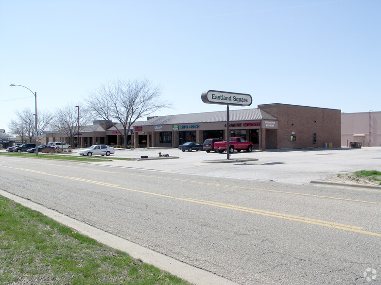 1704 Eastland Dr, Bloomington, IL for rent - Building Photo - Image 3 of 3