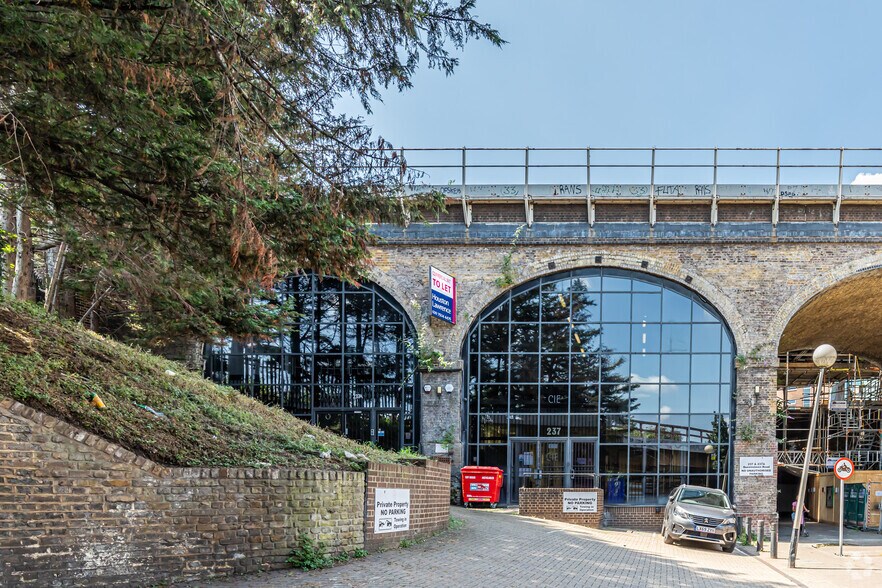 237-237A Queenstown Rd, London for sale - Primary Photo - Image 1 of 1