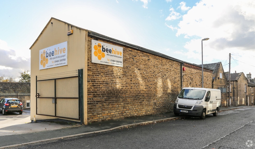 225-229 Longwood Rd, Huddersfield to rent - Building Photo - Image 3 of 3