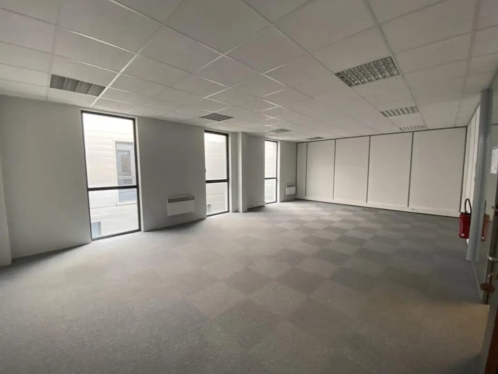 Location Bureaux 48 m² à 345 m² - Photo 1
