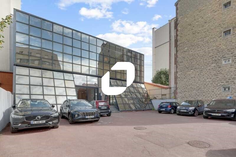 Office in Courbevoie to rent - Building Photo - Image 1 of 12