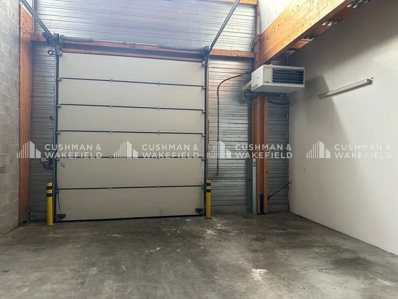 Light Industrial in Strasbourg to rent - Interior Photo - Image 1 of 9