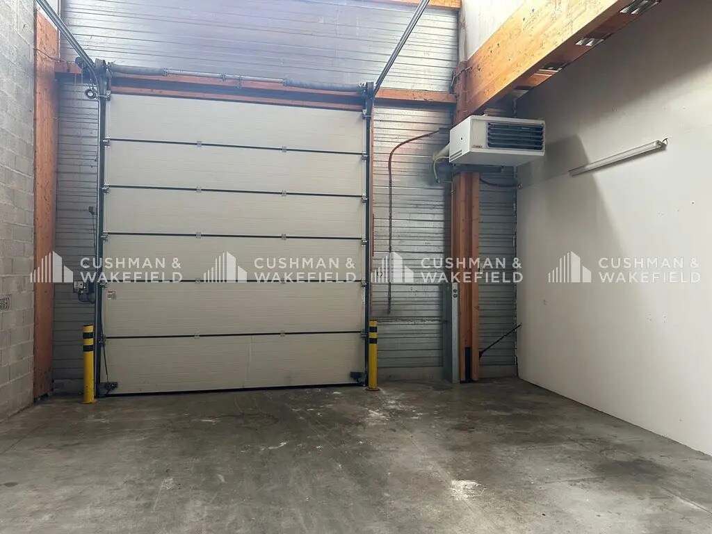 Light Industrial in Strasbourg to rent Interior Photo- Image 1 of 10