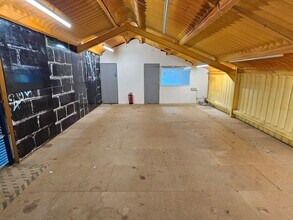Butterfly Ln, Elstree to rent Interior Photo- Image 1 of 8