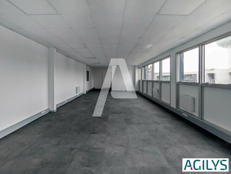 65 Avenue Georges Politzer, Élancourt to rent - Interior Photo - Image 2 of 9