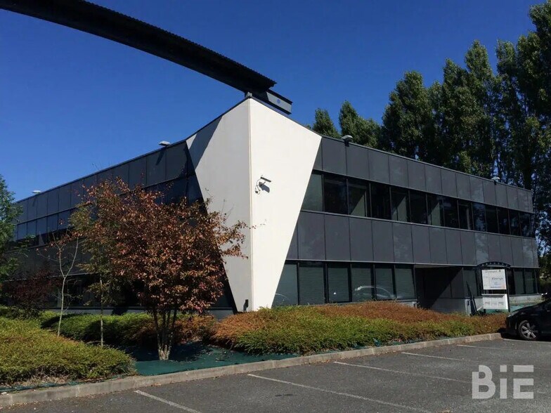 Office in Mérignac to rent - Building Photo - Image 1 of 4