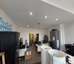 620-624 Limpsfield Rd, Warlingham to rent Interior Photo- Image 1 of 4