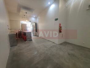 Retail in Barcelona, Barcelona to rent Interior Photo- Image 1 of 18