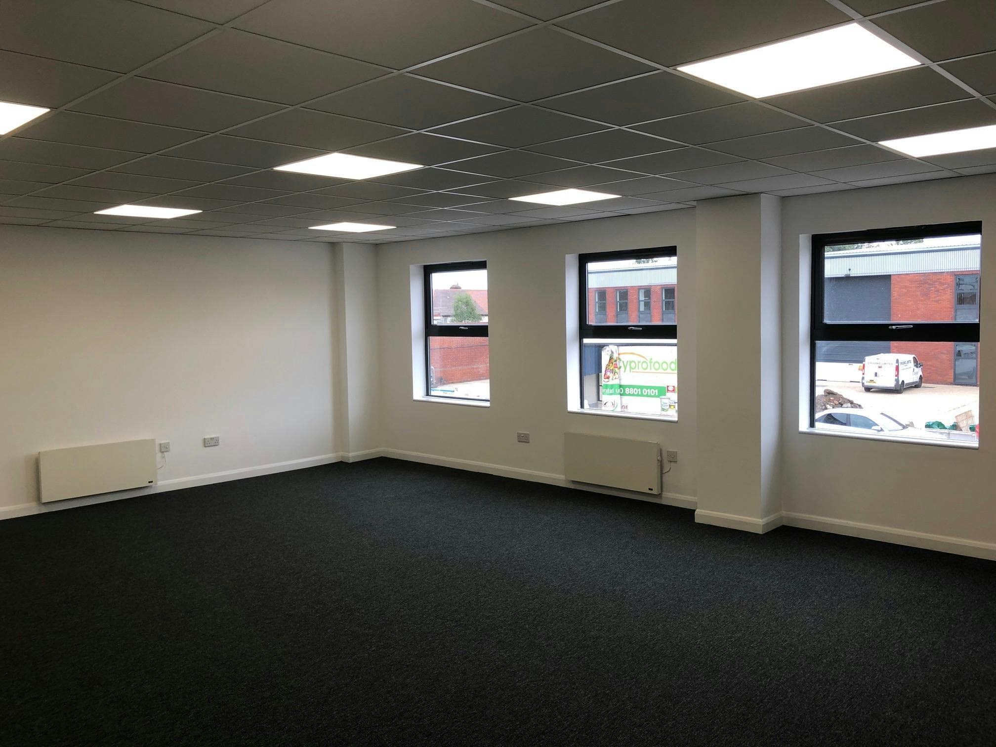 125 Brantwood Rd, London to rent Building Photo- Image 1 of 4