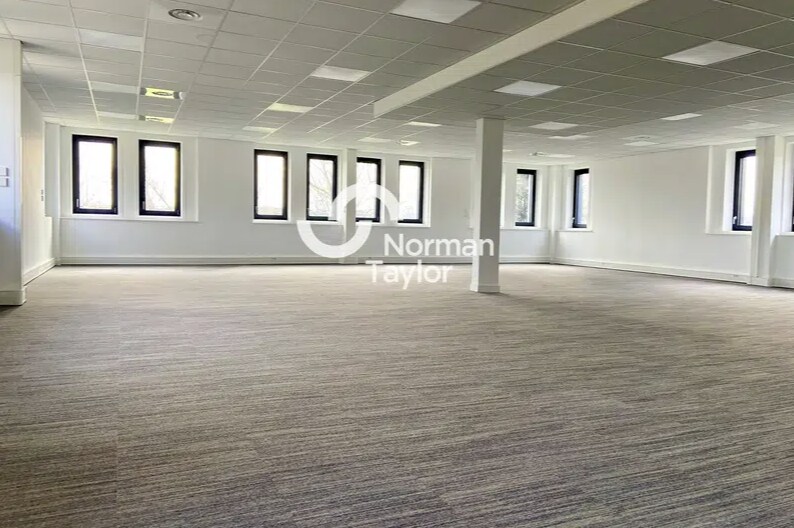 Light Industrial in Vénissieux to rent Interior Photo- Image 1 of 5