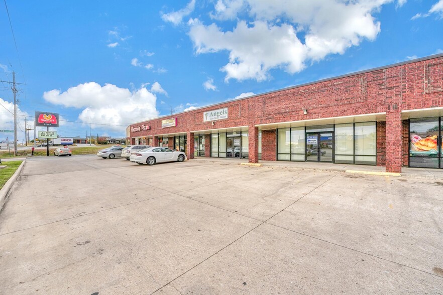 4625 W Gore Blvd, Lawton, OK for rent - Building Photo - Image 2 of 3