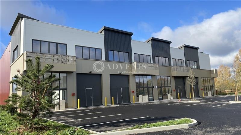 Light Industrial in Saint-Pierre-du-Perray to rent Building Photo- Image 1 of 8