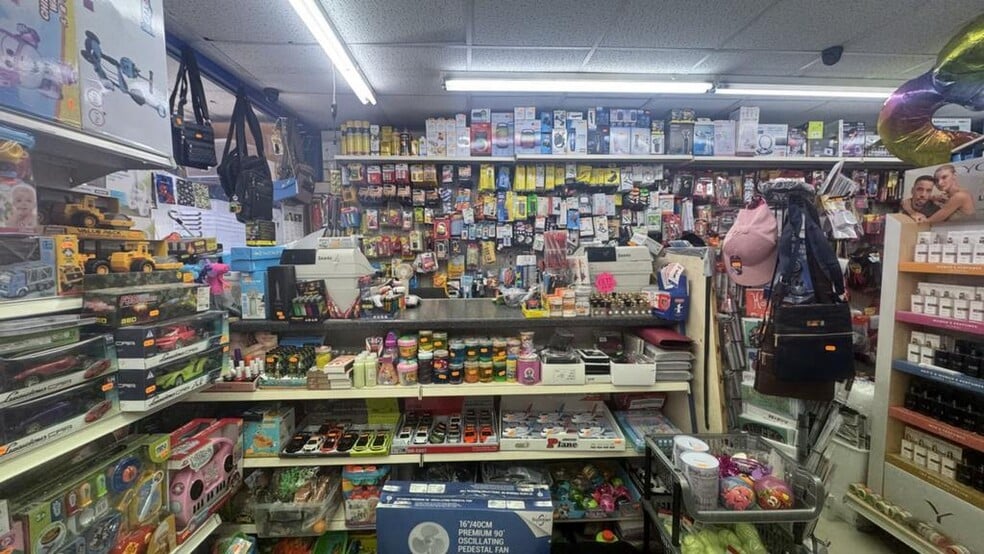 290 Neasden Ln, London to rent - Building Photo - Image 2 of 12