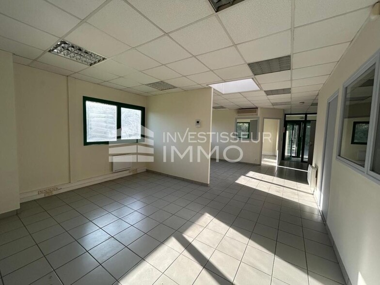 Office in Mitry Mory to rent - Interior Photo - Image 2 of 10