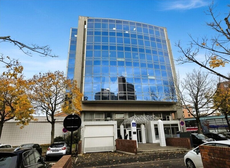 Office in Évry-Courcouronnes for sale - Building Photo - Image 2 of 16
