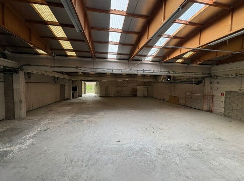 3 Rue Des Frères Lumière, Chassieu for sale - Interior Photo - Image 2 of 13