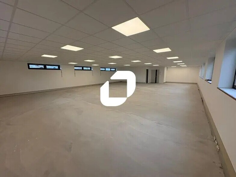 Office in Saint-Germain-en-Laye to rent - Interior Photo - Image 2 of 20