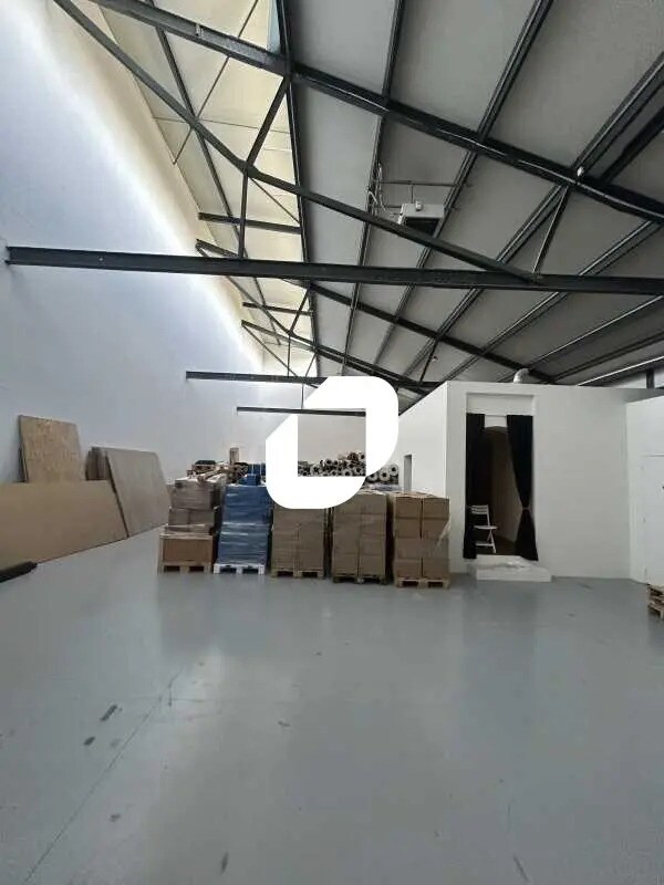 Office in Saint-Denis to rent Interior Photo- Image 1 of 11