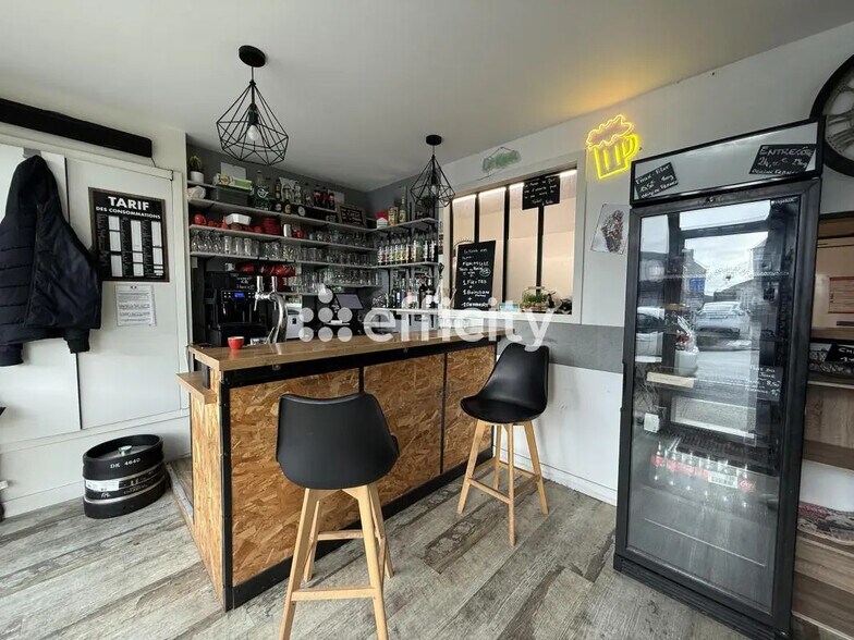 Office in Matignon for sale - Primary Photo - Image 2 of 5