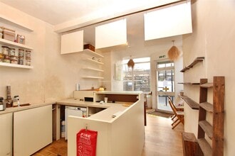 1A Evering Rd, London to rent Interior Photo- Image 2 of 6