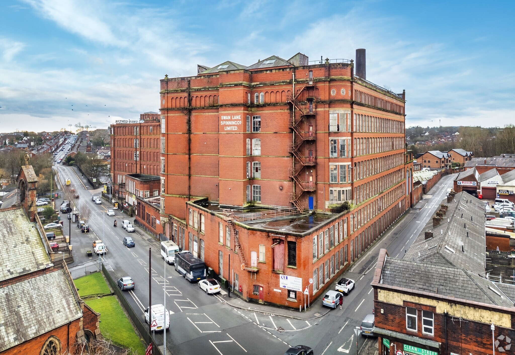 4 Higher Swan Ln, Bolton to rent Primary Photo- Image 1 of 5