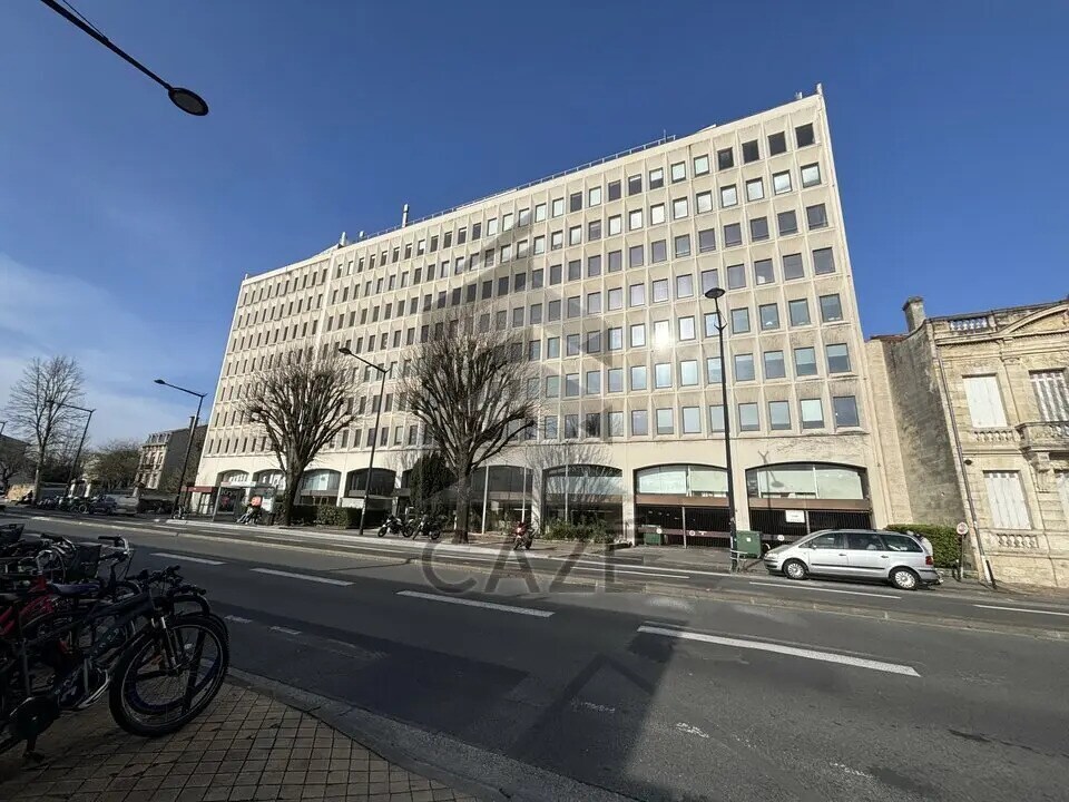 Location Bureaux 640 m² - Photo 1