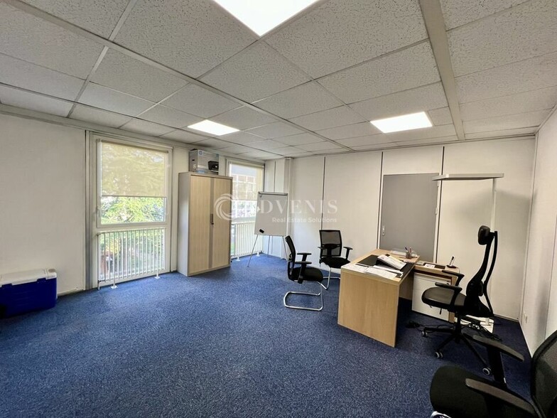 15 Avenue Fernand Chatelain, Éragny to rent - Interior Photo - Image 2 of 4