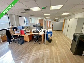 Office in Vitrolles to rent Interior Photo- Image 2 of 5