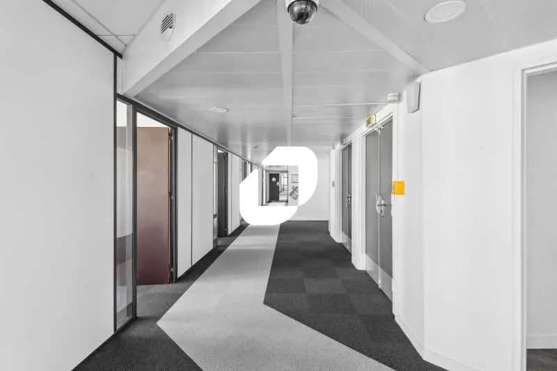 33-37 Boulevard Vauban, Guyancourt to rent - Interior Photo - Image 2 of 15