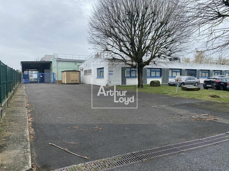 Light Industrial in Vaux-le-Pénil for sale - Building Photo - Image 3 of 10