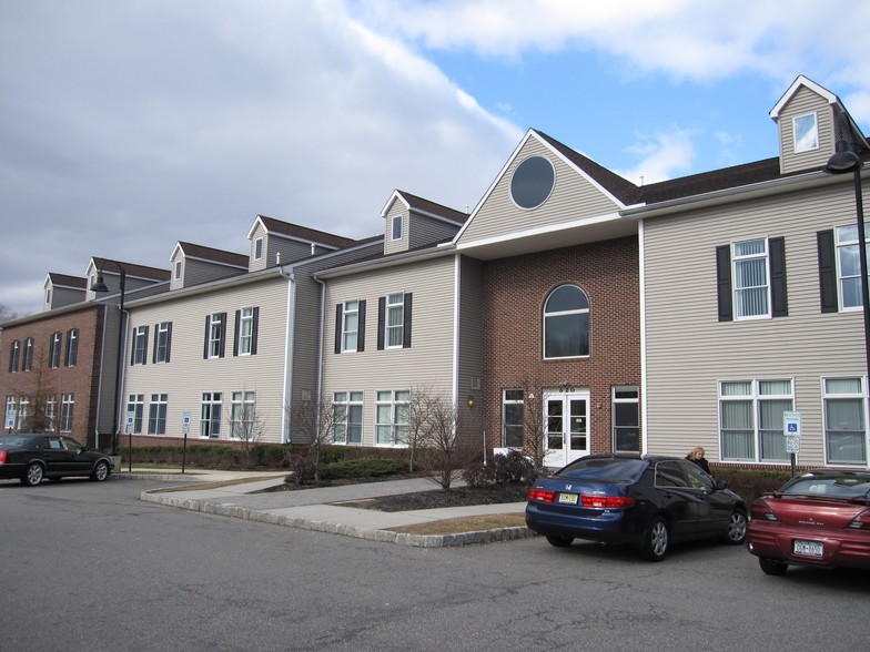 620 Cranbury Rd, East Brunswick, NJ for rent - Building Photo - Image 1 of 4