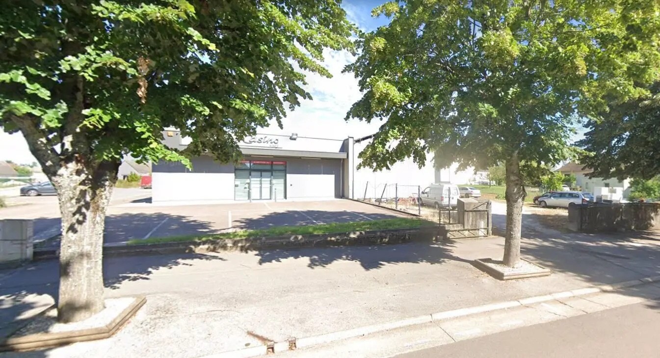 Retail in Fontaine-Française for sale Building Photo- Image 1 of 12