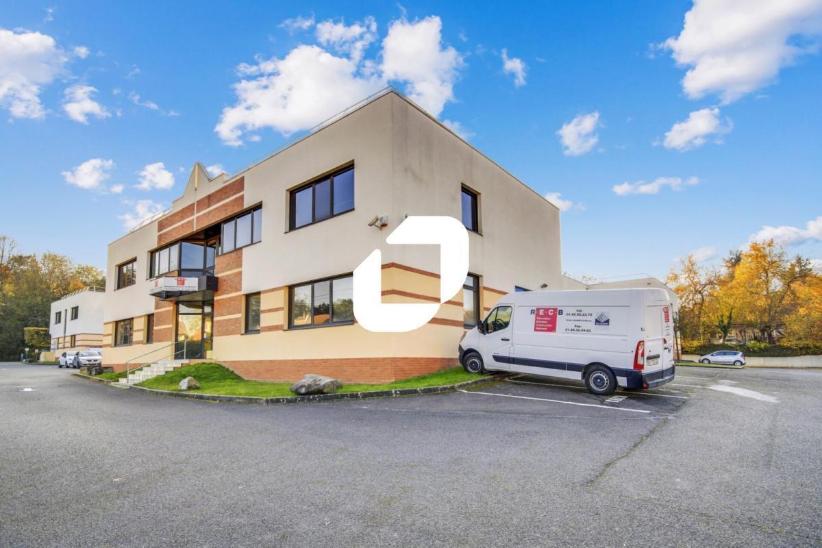 Light Industrial in Champs-sur-Marne to rent Building Photo- Image 1 of 9