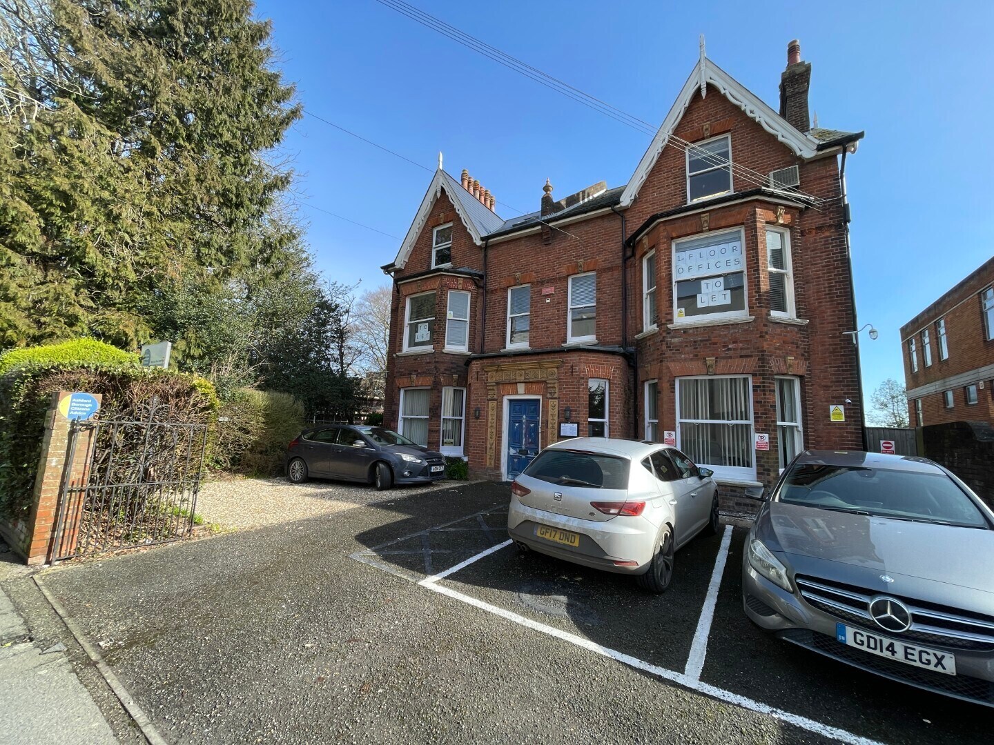 Church Rd, Ashford to rent Primary Photo- Image 1 of 10