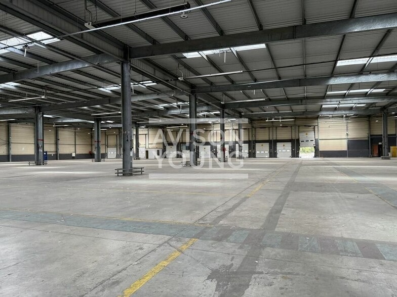 Industrial in Mitry-Mory to rent - Interior Photo - Image 2 of 8