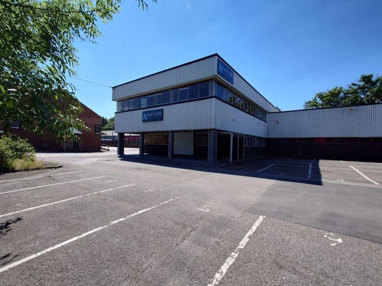 97 Bridge Rd, Wakefield to rent - Building Photo - Image 1 of 21