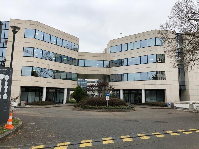 6 Rue Dewoitine, Vélizy-Villacoublay to rent - Building Photo - Image 2 of 5