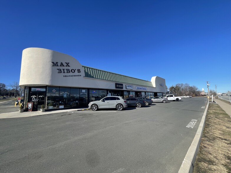 669-691 Silas Deane Hwy, Wethersfield, CT for sale - Building Photo - Image 2 of 17