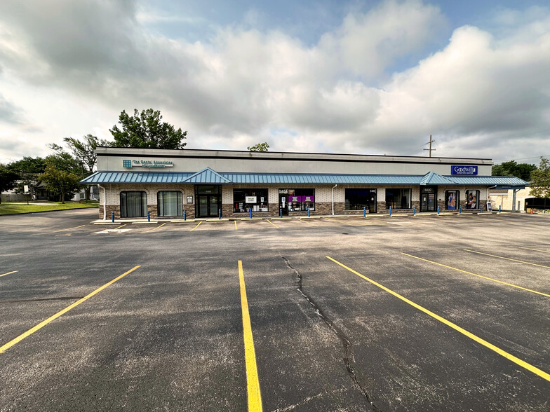 5400-5404 Mayfield Rd, Lyndhurst, OH for rent - Building Photo - Image 2 of 10