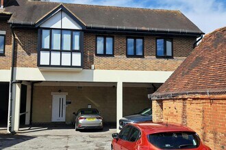 50 High St, Bagshot to rent Building Photo- Image 2 of 5