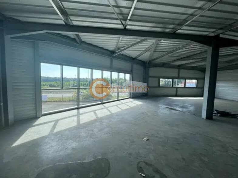 Industrial in Poitiers for sale - Interior Photo - Image 2 of 10