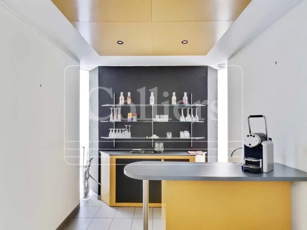 Office in Marseille to rent Building Photo- Image 1 of 12